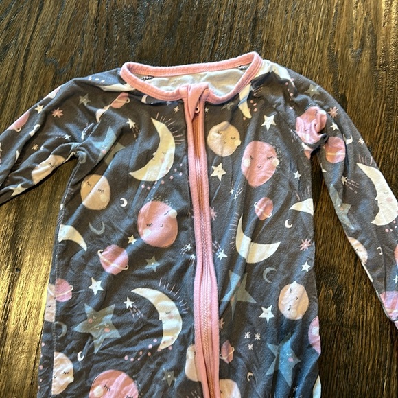 Little Sleepies Zippy 12-18m in To the Moon and Back - Picture 2 of 9